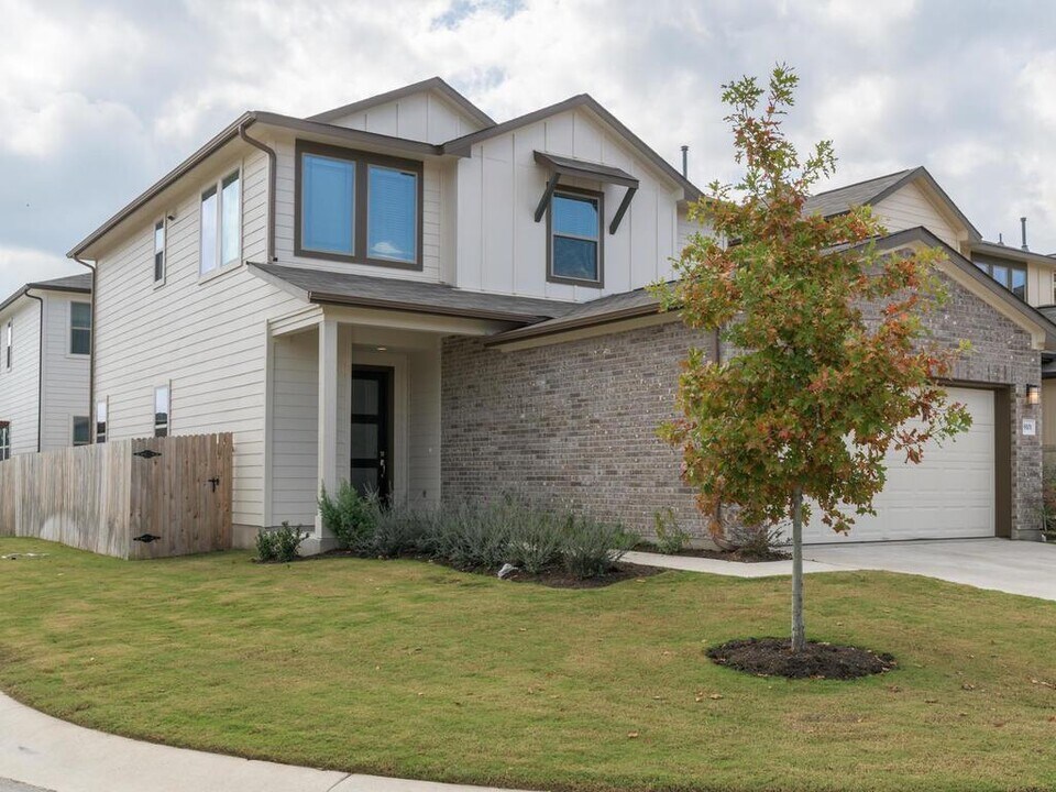 9101 Garnet Dr in Austin, TX - Building Photo
