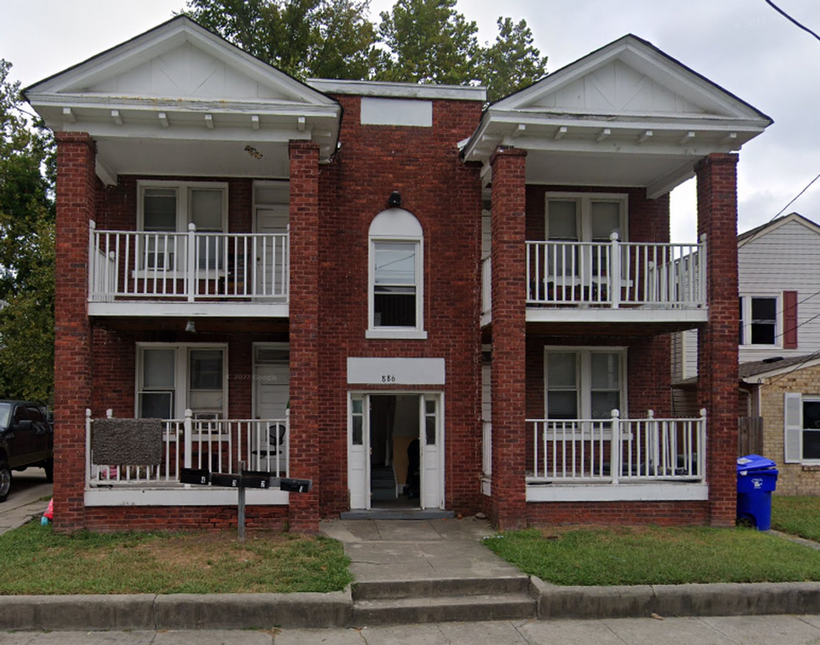 Large 2 bedroom apartment in Norfolk, VA - Building Photo