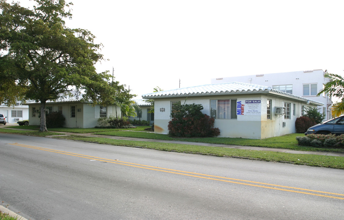 Piazza de Playa Apartments in Hollywood, FL - Building Photo