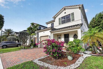 9886 W 34th Ave in Hialeah, FL - Building Photo - Building Photo