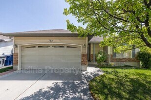 702 Durham Dr in North Salt Lake, UT - Building Photo