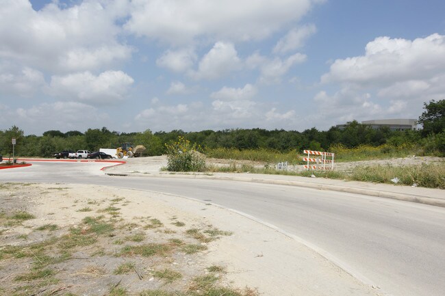 SLMC - Building 3 in San Antonio, TX - Foto de edificio - Building Photo