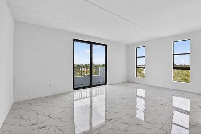 350 W Hidden Valley Blvd in Boca Raton, FL - Building Photo - Building Photo