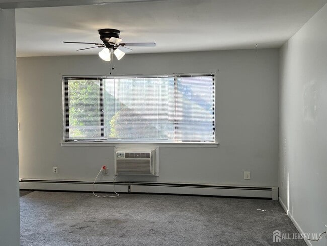 419 Cricket Ln in Woodbridge Township, NJ - Building Photo - Building Photo