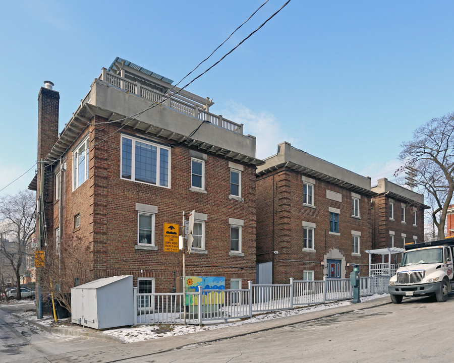 2201 Queen St E in Toronto, ON - Building Photo