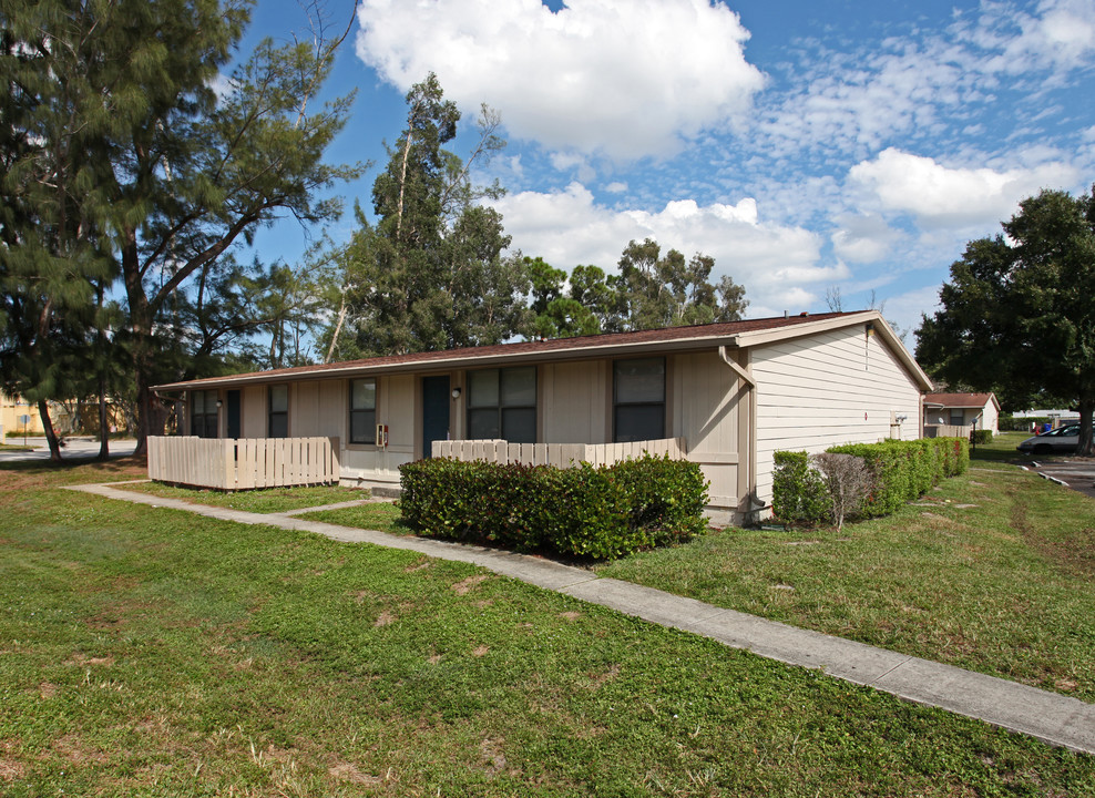 Suntree Apartments in West Palm Beach, FL - Foto de edificio