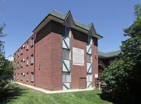 Penn Court Apartments in Englewood, CO - Building Photo