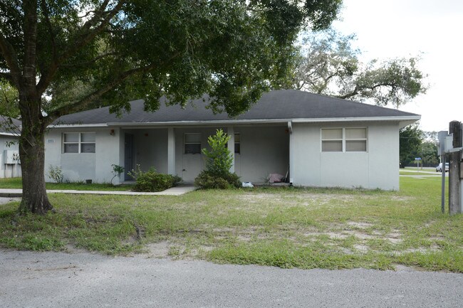 Hillsborough VOA Living Center in Tampa, FL - Foto de edificio - Building Photo