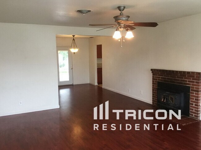 2215 Booth Ave in Marysville, CA - Building Photo - Building Photo