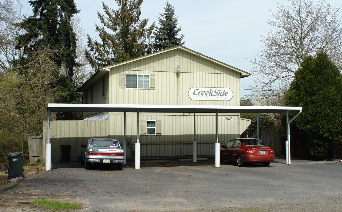 Creekside Apartments in Albany, OR - Building Photo