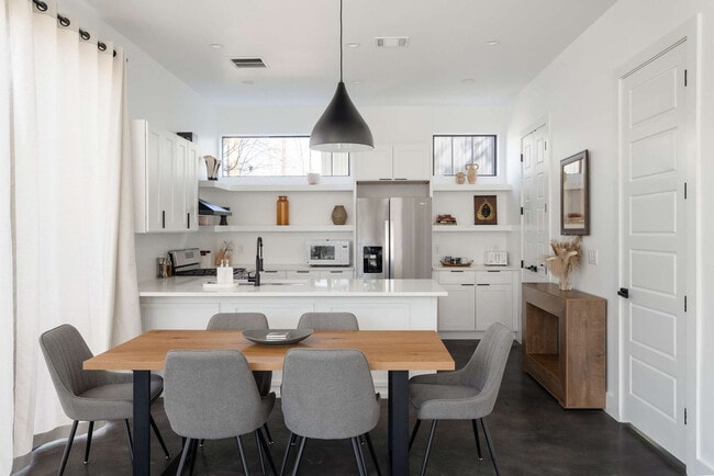 5208 Evans Ave in Austin, TX - Building Photo - Building Photo