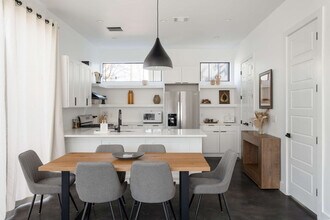 5208 Evans Ave in Austin, TX - Building Photo - Building Photo