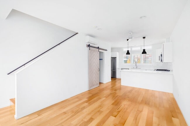 1964 S Grand St in Seattle, WA - Building Photo - Building Photo