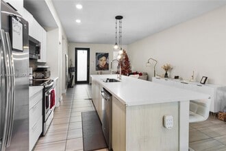 7805 NW 104th Ave in Doral, FL - Building Photo - Building Photo