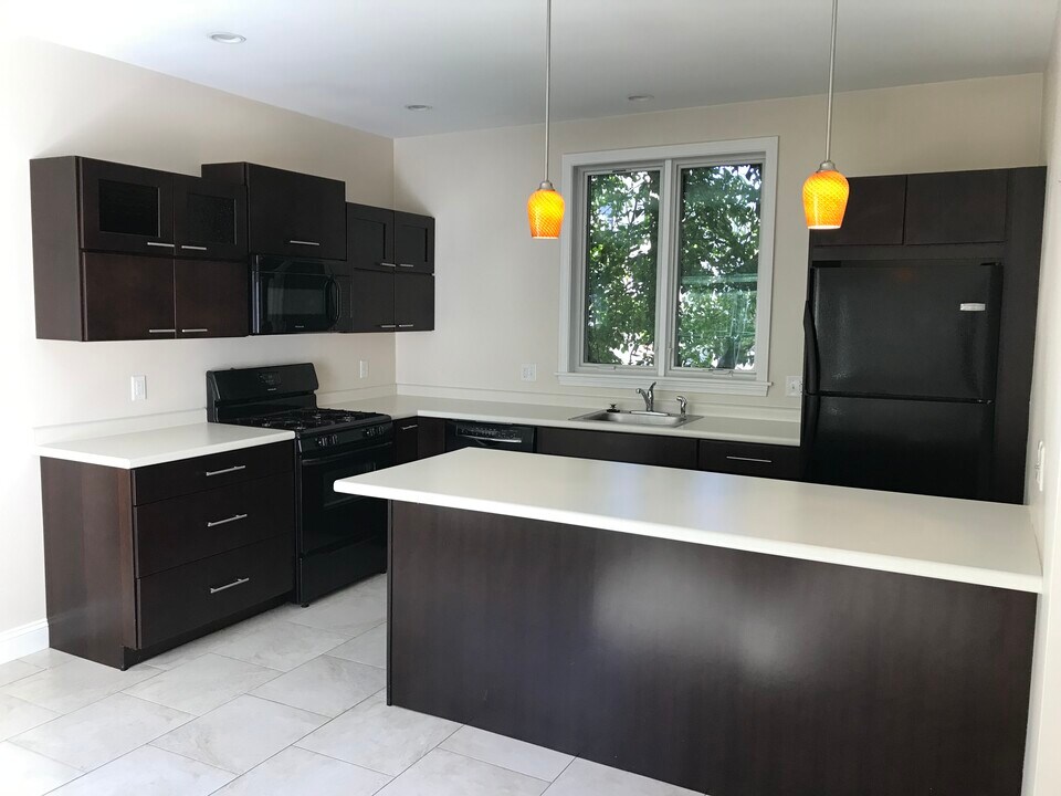 28 Munjoy St in Portland, ME - Building Photo