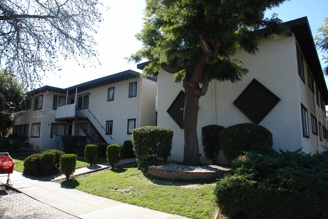 1051 Roewill Dr in San Jose, CA - Building Photo