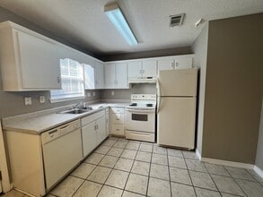 240 Runnymeade Dr in Crestview, FL - Building Photo - Building Photo
