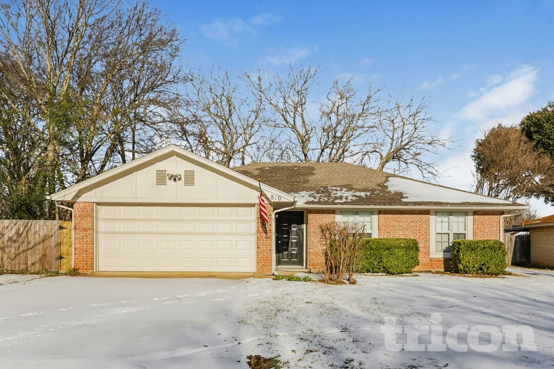 810 Dogwood Dr in Cedar Hill, TX - Building Photo