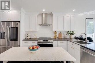 1085 Kensington St in Innisfil, ON - Building Photo - Building Photo
