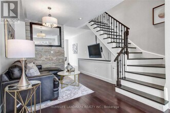 25 Hounslow Ave in Toronto, ON - Building Photo - Building Photo