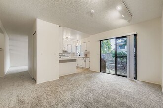 8129 NE 131st St in Kirkland, WA - Building Photo - Building Photo