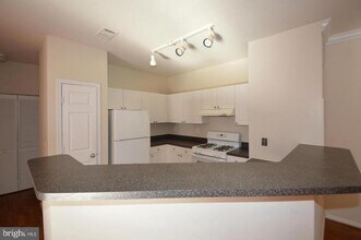 11329 Aristotle Dr in Fairfax, VA - Building Photo - Building Photo
