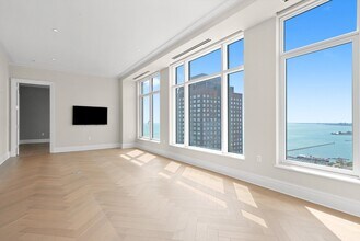 451 E Grand Ave in Chicago, IL - Building Photo - Building Photo