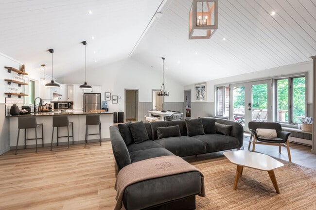 60 Chem. de la Paroi-Rocheuse in Lac-Supérieur, QC - Building Photo - Building Photo