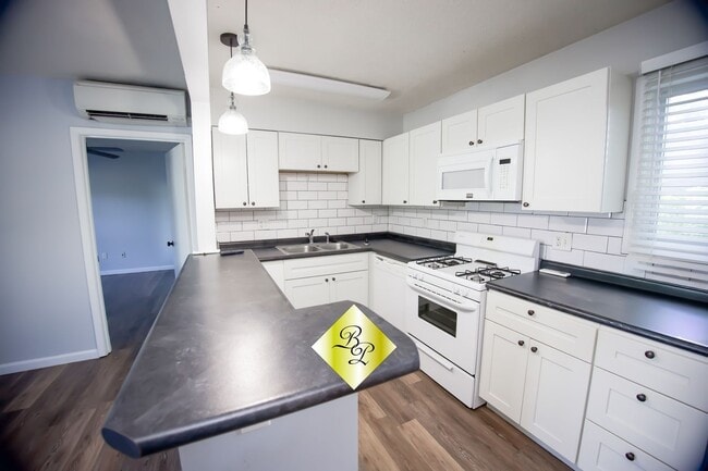 property at 33 N Rembert St
