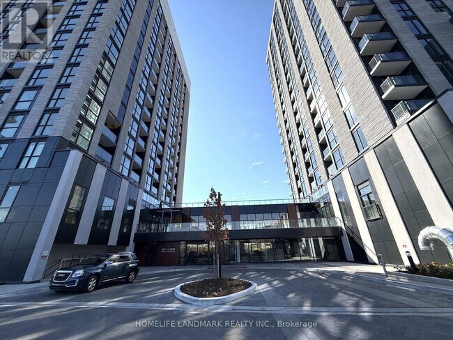 3071 Trafalgar Rd in Oakville, ON - Building Photo - Building Photo