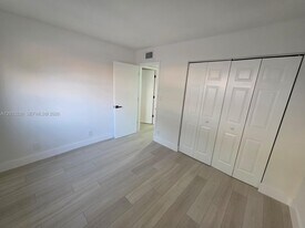 101 NE 41st St in Oakland Park, FL - Building Photo