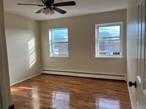 410 Jericho Tpke in North Hempstead, NY - Building Photo - Building Photo