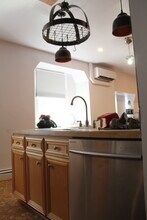 909 S 49th St, Unit 3RD FLOOR in Philadelphia, PA - Building Photo - Building Photo