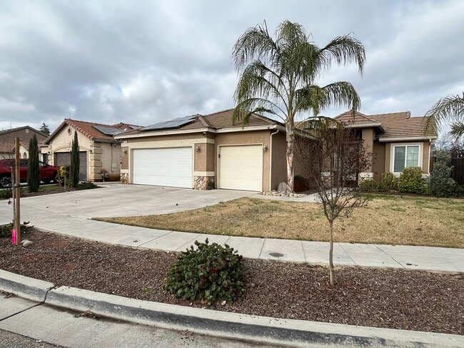 property at 5183 E Lowe Ave