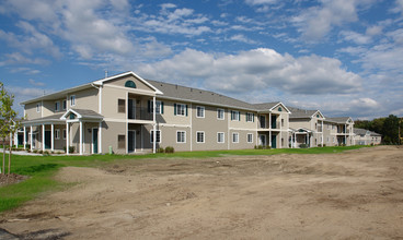 Hawk's Ridge Senior/Family Apartments in Bath, MI - Foto de edificio - Building Photo