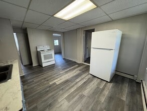 17 Sullivan St in Newport, NH - Building Photo - Building Photo