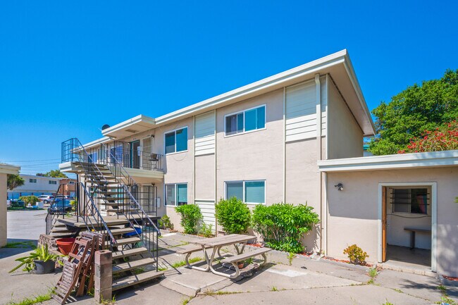 2542 Denning Ct in Castro Valley, CA - Building Photo - Building Photo