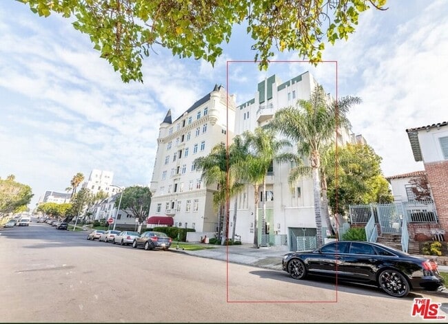 906 Serrano Ave, Unit 303 in Los Angeles, CA - Building Photo - Building Photo