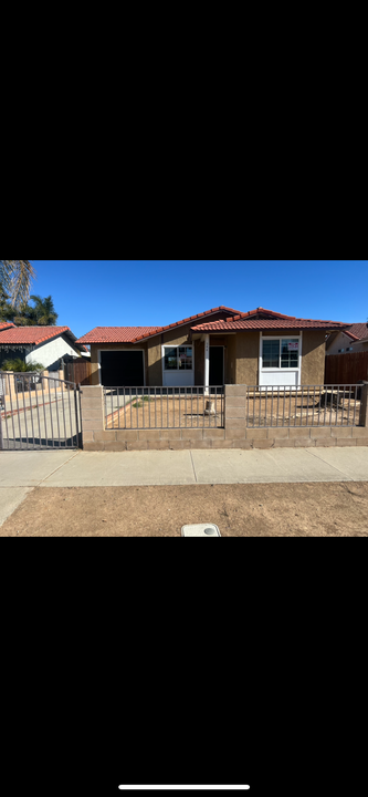 544 Navajo Dr in Banning, CA - Foto de edificio