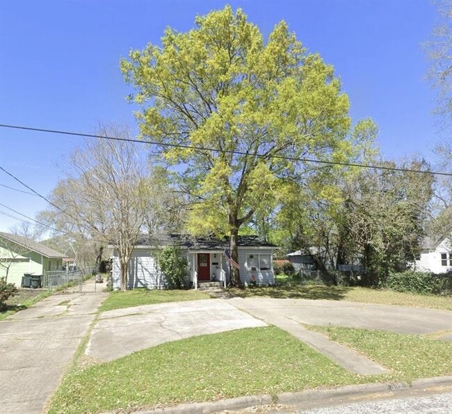 property at 609 2nd St
