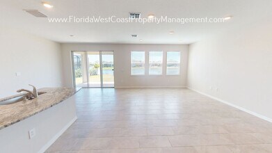 5269 Grove Mill Loop in Bradenton, FL - Building Photo - Building Photo