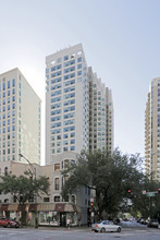 West77 Apartments in Chicago, IL - Foto de edificio - Building Photo