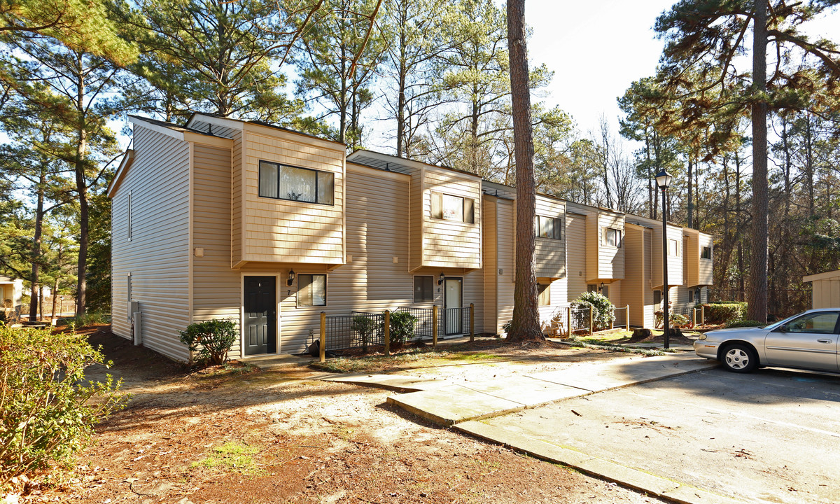 Lakewood Village Condominiums in Columbia, SC - Foto de edificio