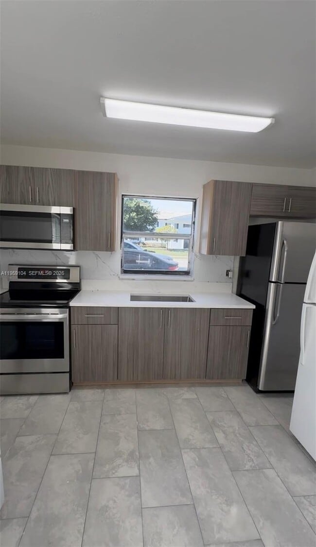 4119 Woodside Dr in Coral Springs, FL - Foto de edificio - Building Photo