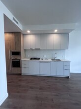 537 Cottonwood Ave in Coquitlam, BC - Building Photo - Building Photo