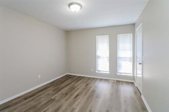 8313 NW 105th St in Oklahoma City, OK - Building Photo - Building Photo