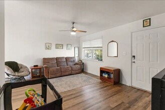 540 Chateau Cir in St. Marys, GA - Foto de edificio - Building Photo