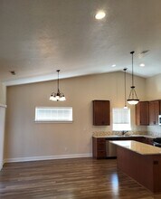 547 NE Fern Ave in Dallas, OR - Building Photo - Building Photo