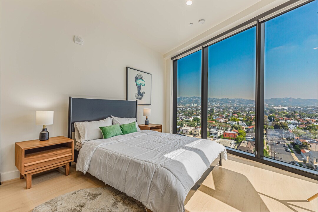 6401 Wilshire Blvd in Los Angeles, CA - Building Photo