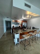 185 SW 7th St in Miami, FL - Building Photo - Building Photo